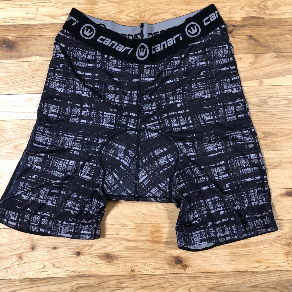 Canari men’s cycling shorts Large